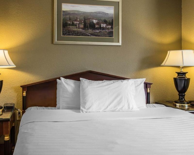 Econo Lodge Inn & Suites Грийнвил Екстериор снимка